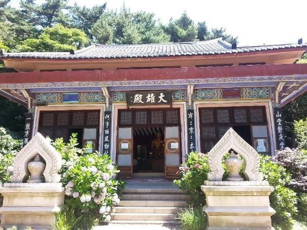 Voyage en Corée visite du temple bouddhiste dans le parc Taejongdae à Busan avec un séjour routedelacoree.com